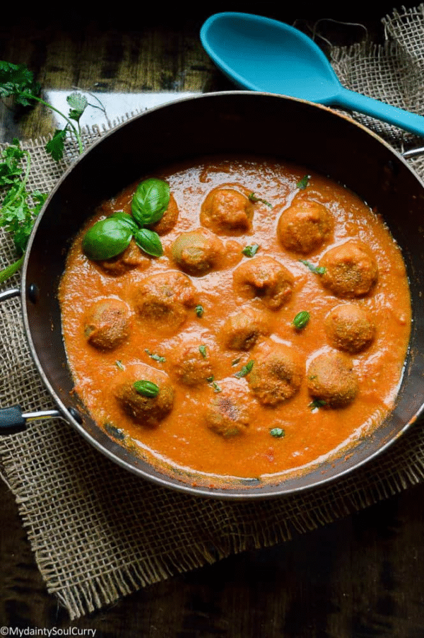 Plant-Based Meatballs Curry